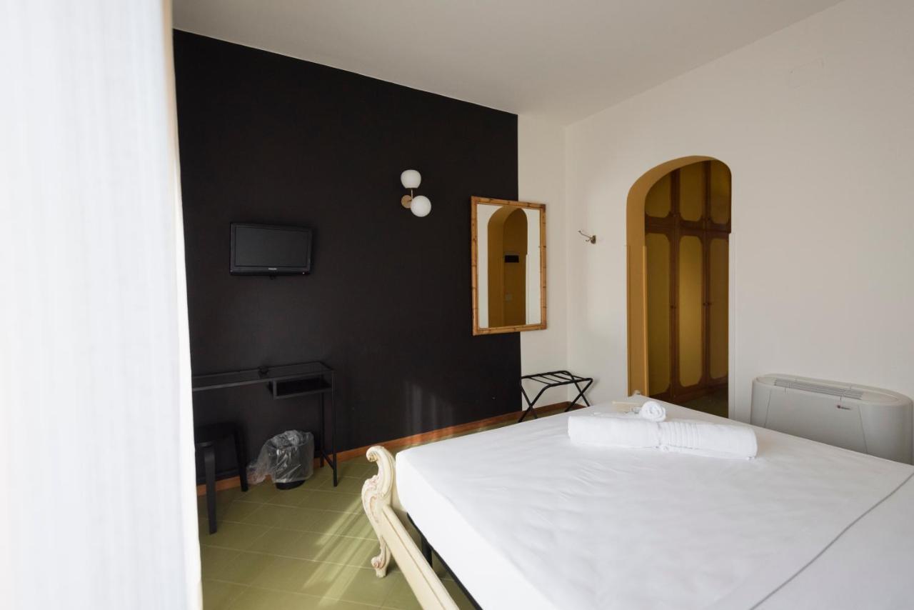 Mami Sabaudia Hotel Zewnętrze zdjęcie